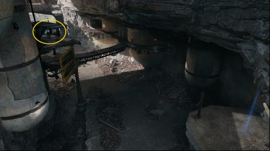 A yellow circle shows the next Cal Kestis cosmetics on a high up ledge