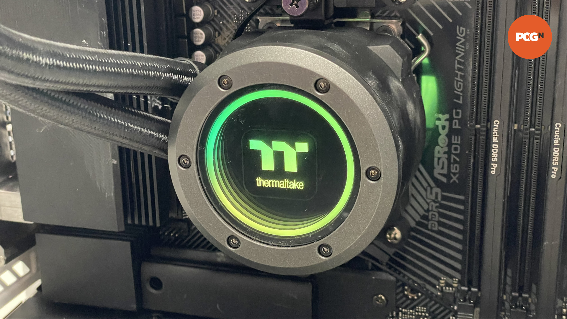 The pump of the Thermaltake TH420 V2 ARGB Sync
