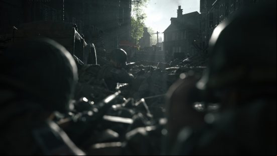 Best war games: a group of WW2 soldiers lay in wait.