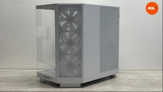 H6 Flow RGB case review image showing its fans.