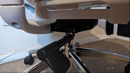 Sihoo Doro C300 chair review image showing a close up of the pump under the seat.