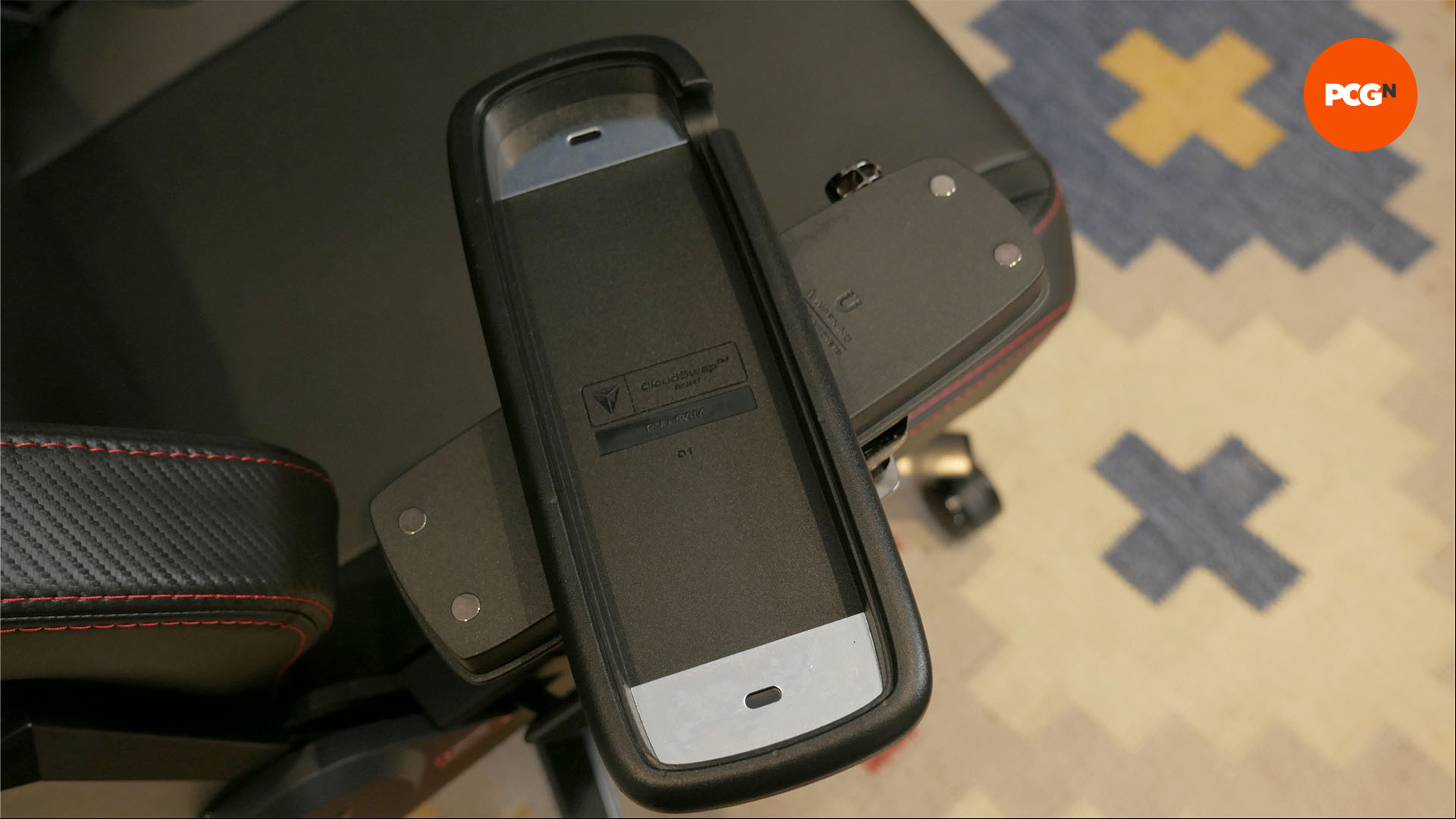 secretlab titan evo 2022 review 03 removable armrest