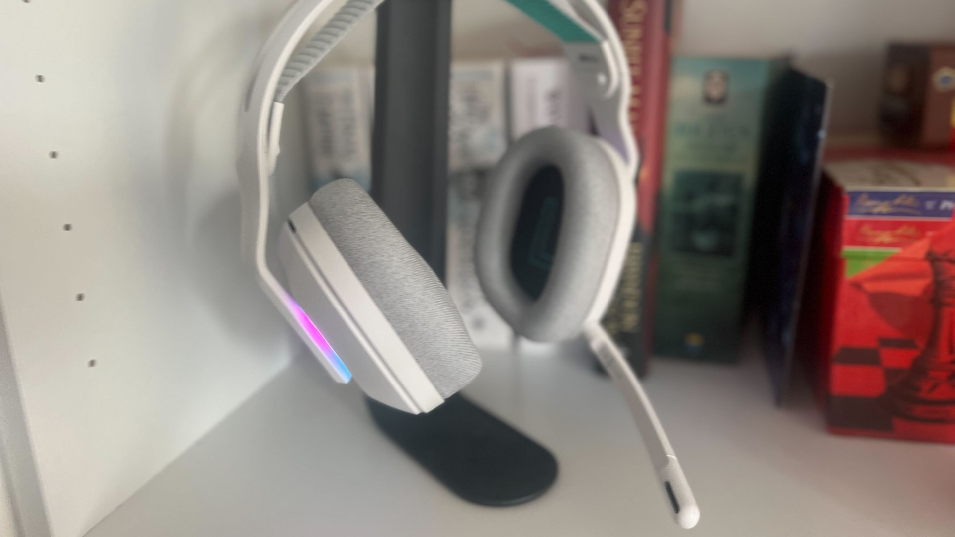 Logitech G522 impressions with image of microphone